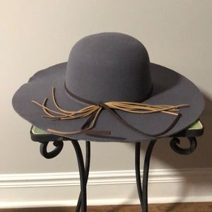 Wide brim gray floppy hat with suede ribbon.